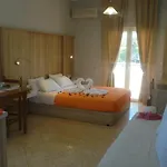 Ourania Apartamento *