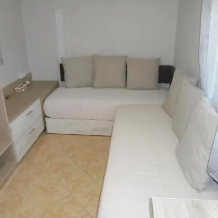 Apartment Ourania *