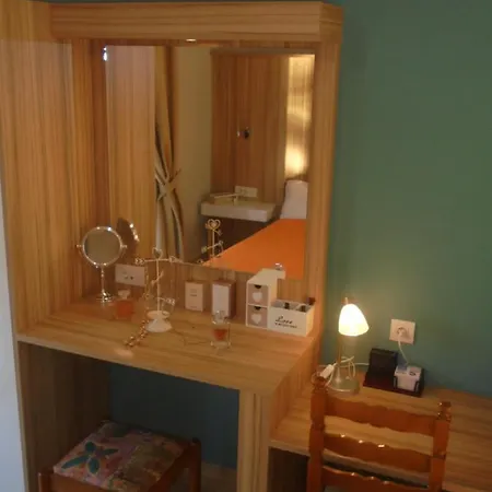 アパート Ourania