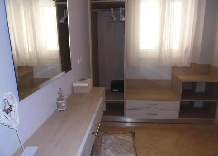شقة Ourania