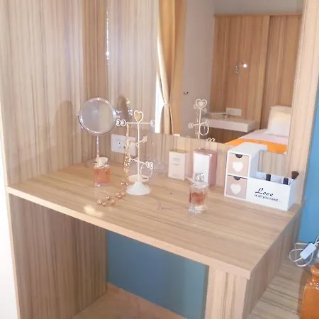 Ourania Apartamento *