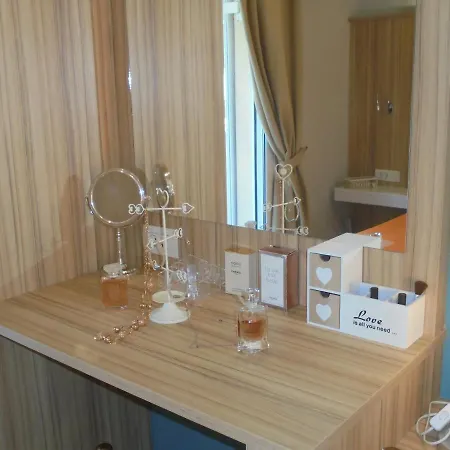 Ourania Apartamento *